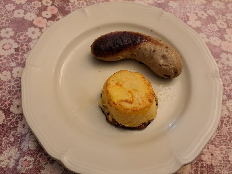 Boudin blanc poêlé et timbale de gratin dauphinois