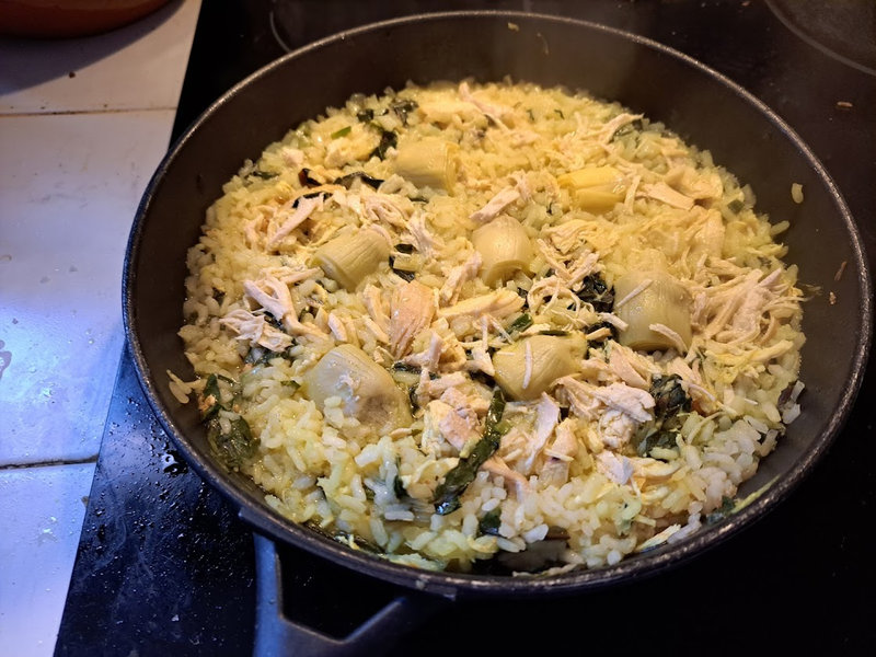 Riz au poulet et aux cœurs d’artichauts au citron