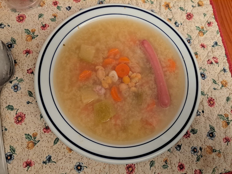 Soupe de légumes au riz et aux saucisses