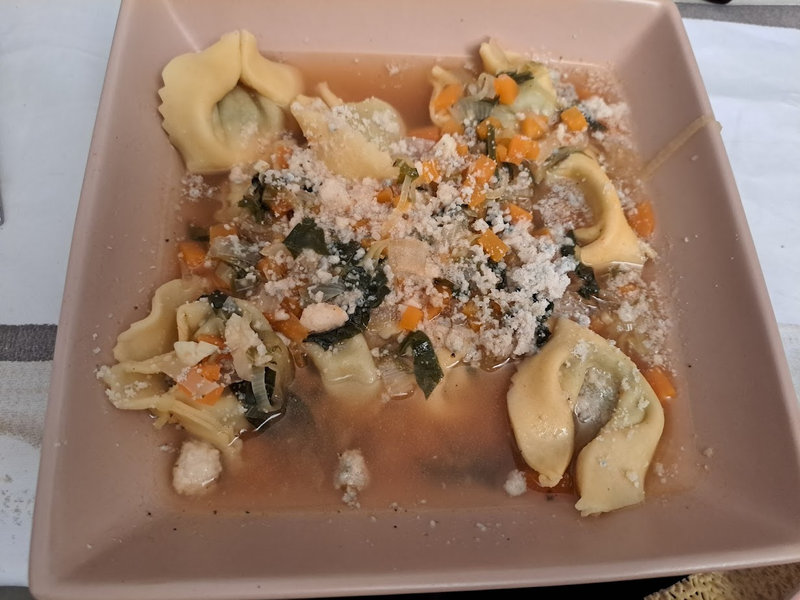 Tortellini aux gambas et champignons avec courge aux feuilles de blettes