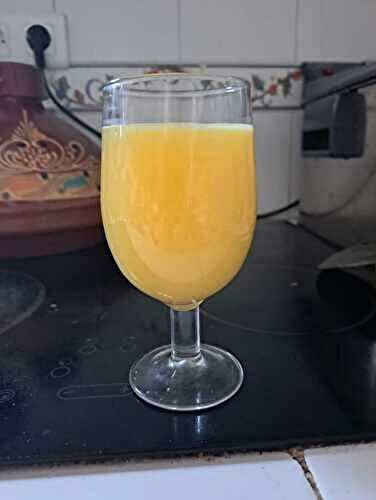 Smoothie d’ananas et de pommes au gingembre