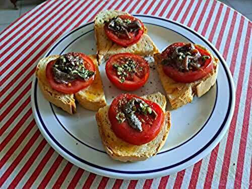 Tapas – Canapés de tomate aux anchois
