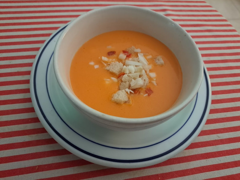 Gazpacho de tomate au melon jaune et à la pastèque et jambon de dinde