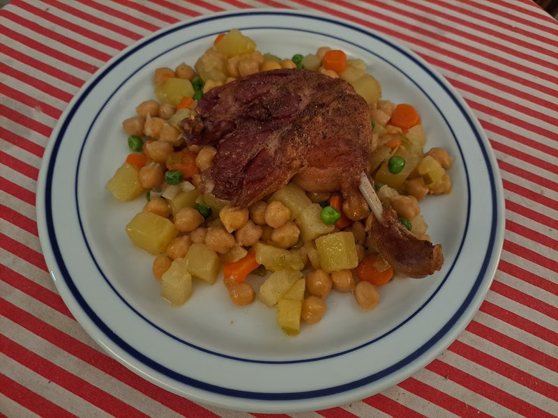 Cuisses de canard confites et légumes braisés