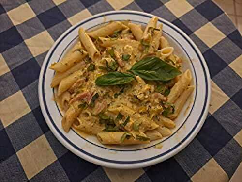 Penne rigate et lardons au gorgonzola tomaté et basilic