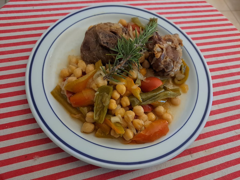 Pois chiches et poivrons à l’agneau au romarin