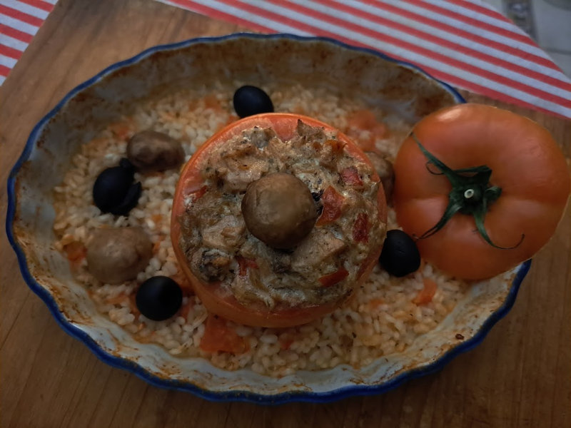 Tomates farcies au thon et aux champignons