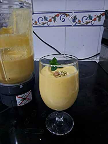 Lassi à la mangue - Batido indien de yaourt à la mangue