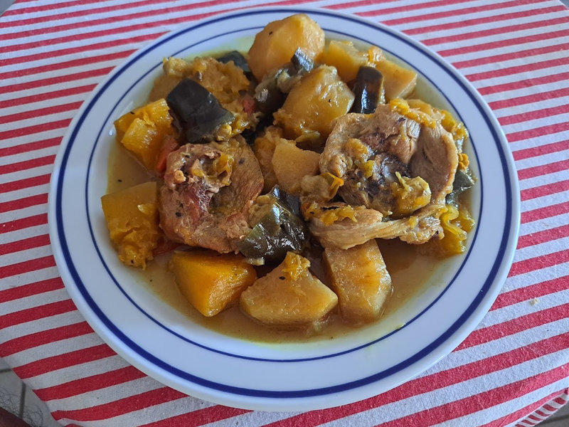 Sauté d’agneau aux aubergines et chou rave aux poivrons