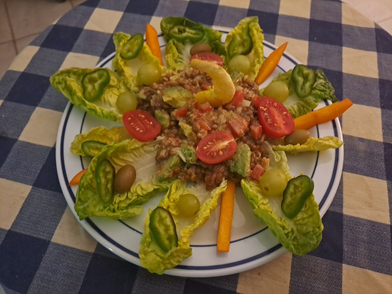 Salade composée de lentilles et sucrines garnies