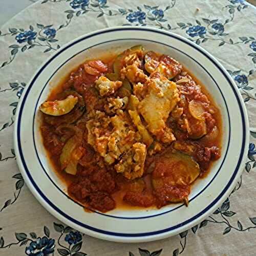 Morue à la courgette et aux poivrons à la tomate