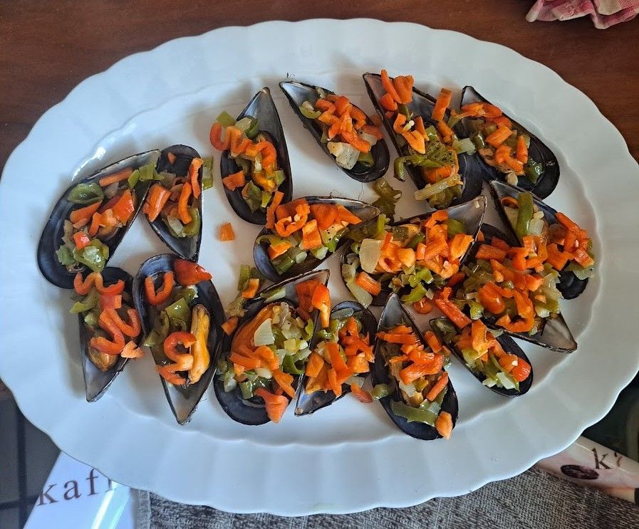 Moules farcies aux poivrons verts et rouges et au vinaigre de cidre