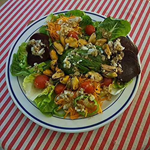 Salade de moules et betteraves aux carottes râpées et avocat