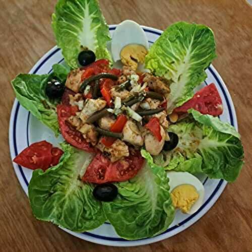 Salade de tomates au poulet et vinaigrette asiatique