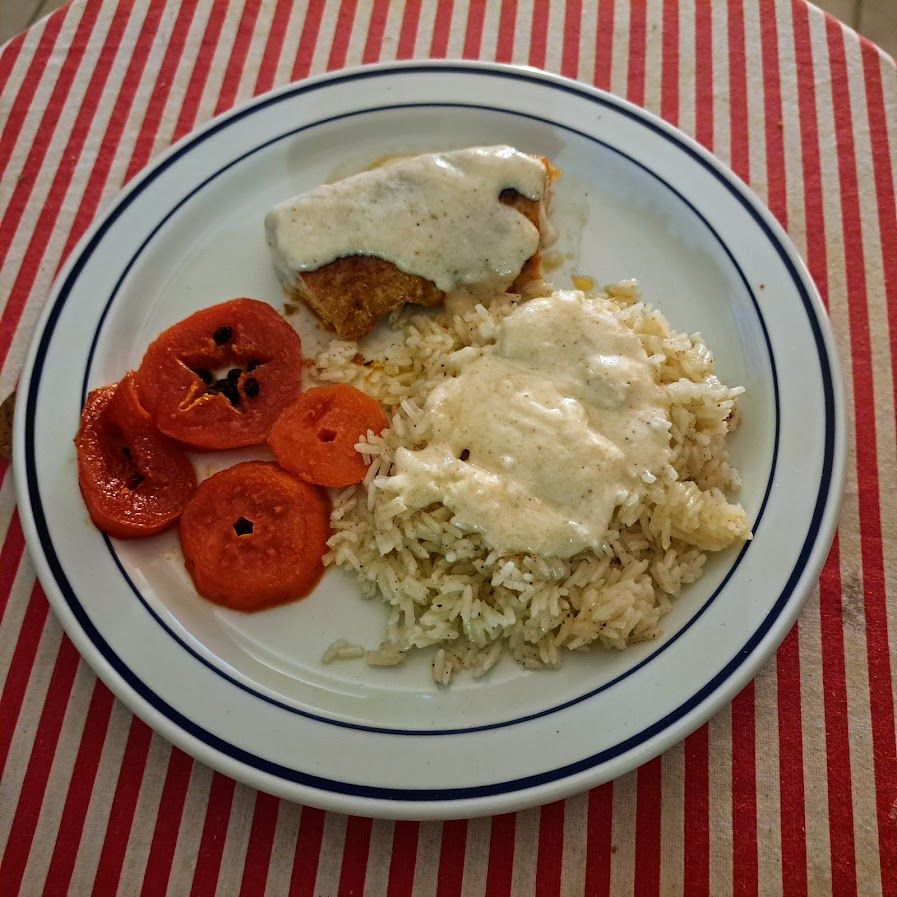 Filet mignon de porc et riz blanc au gorgonzola et papaye poêlée
