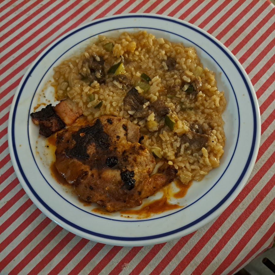 Longe de porc et riz aux bananes mûres