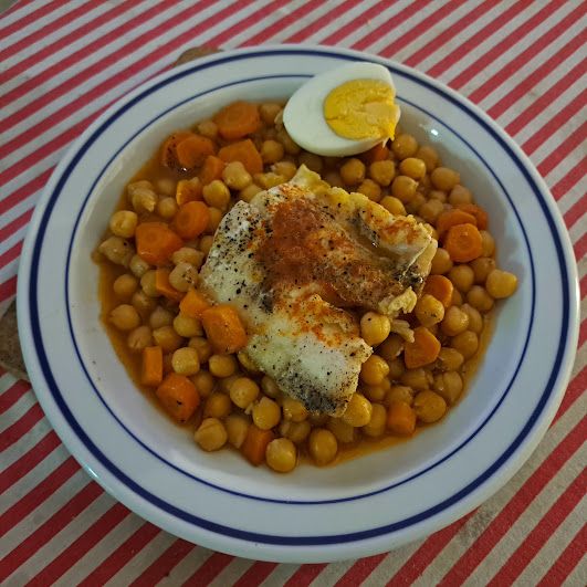 Filet d’abadèche rosé du cap aux pois chiches et aux carottes