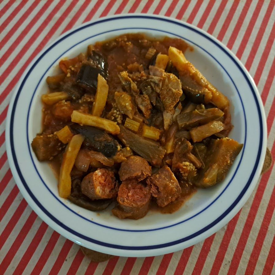 Marmite d’aubergines et poivrons verts au chorizo et au poulet