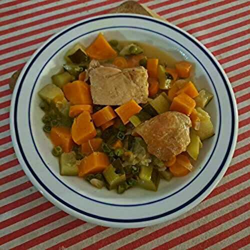 Ragoût de filet mignon de dinde et patate douce aux petit pois et carottes à la courgette