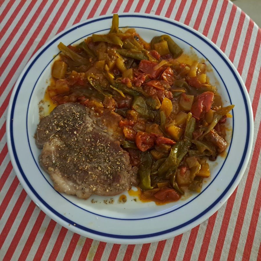 Faux filets de porc aux nopales et poivrons verts à la tomate