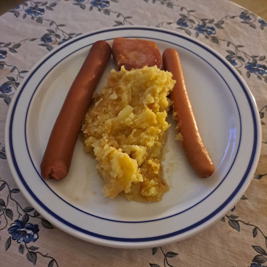 Purée de céleri rave et de pommes de terre au lait et saucisses au lard