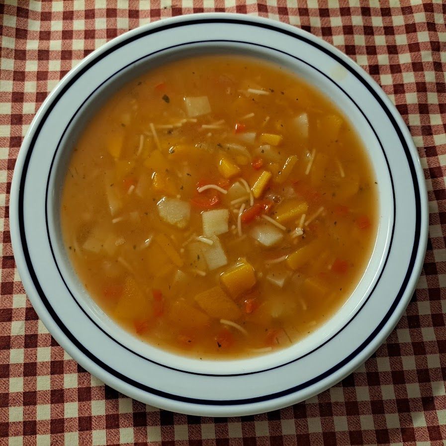 Soupe de légumes à la tomate et aux vermicelles à l’iranienne
