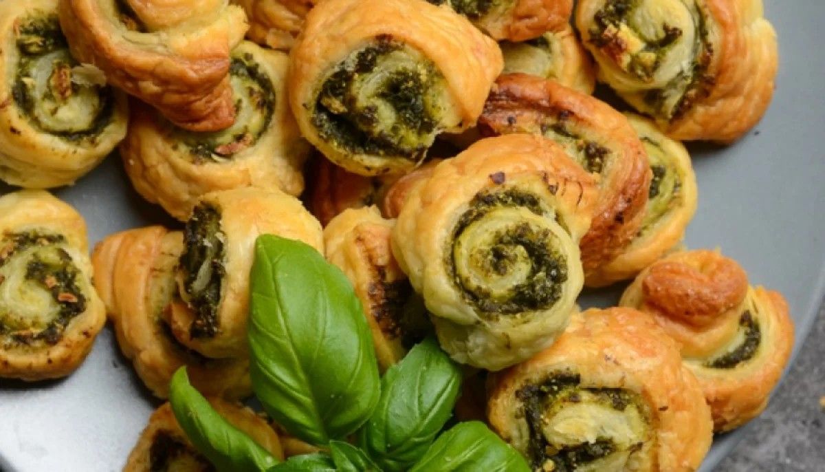 Tapas - Pâte feuilletée roulée au pesto vert
