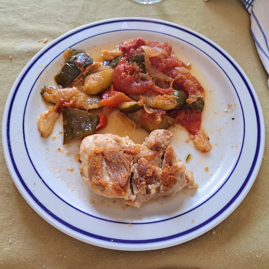 Piperade provençale et cuisses de poulet aux herbes de provence