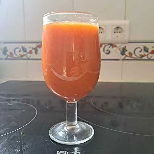 Smoothie de papaye à la banane et gingembre au jus de citron