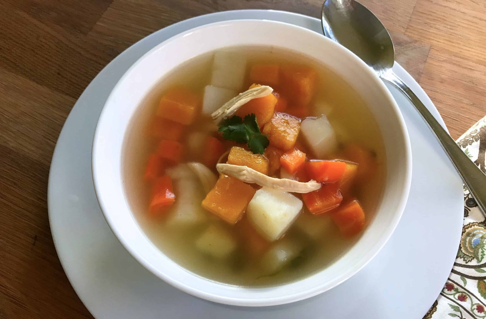 Bouillon froid de lendemain d’abus – Recette estivale
