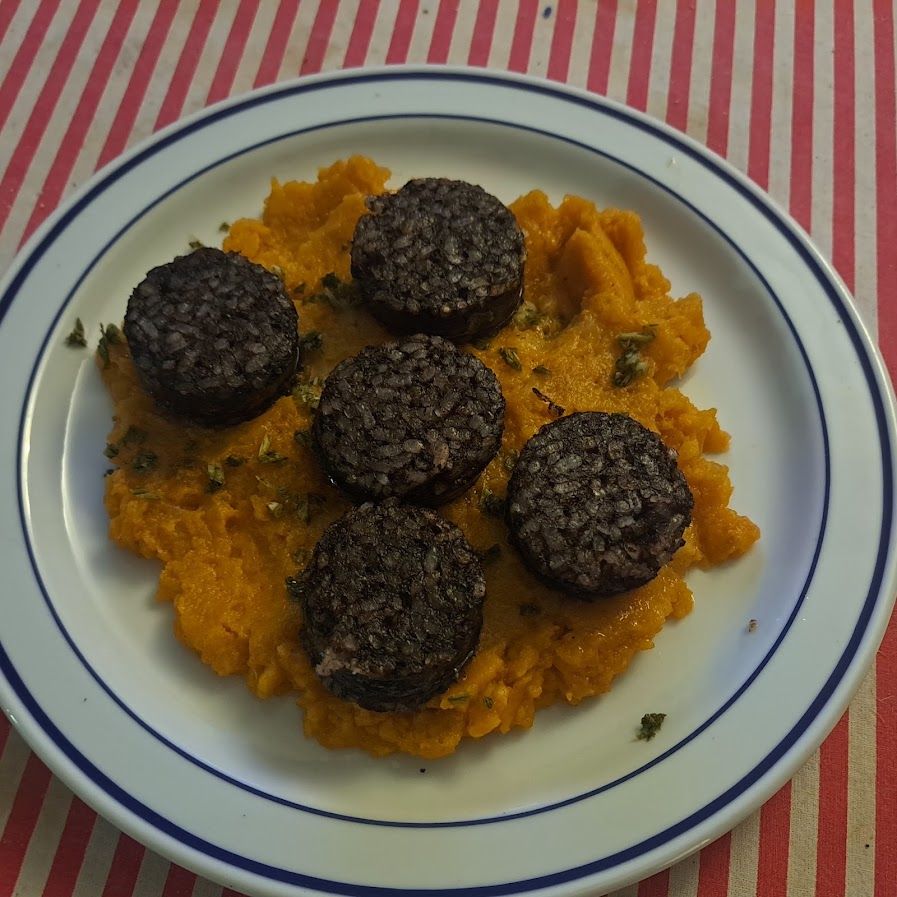 Morcillas ( boudins ) de Burgos au riz poêlées et purée de patate douce La morcilla... - Les marmites de Marphyl