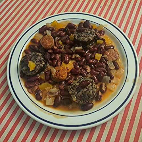 Mijotée de haricots rouges et poivron jaune aux chorizos et boudin de Burgos au riz