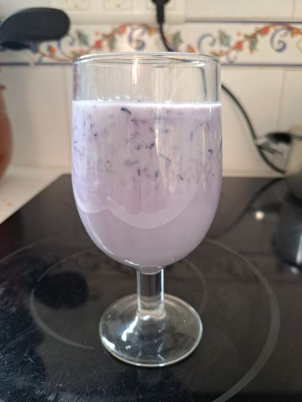 Milkshake ou batido de mûres de mûrier à la banane