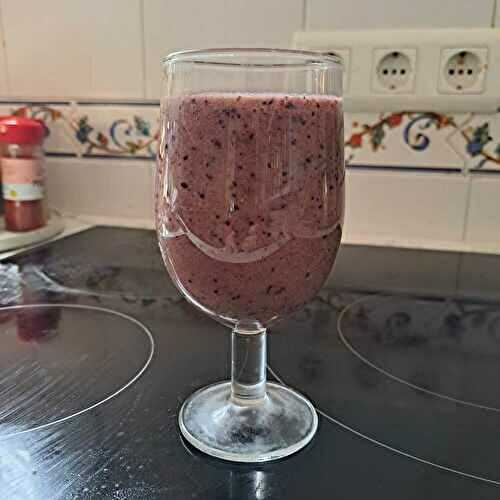 Milkshake ou batido de pommes aux myrtilles