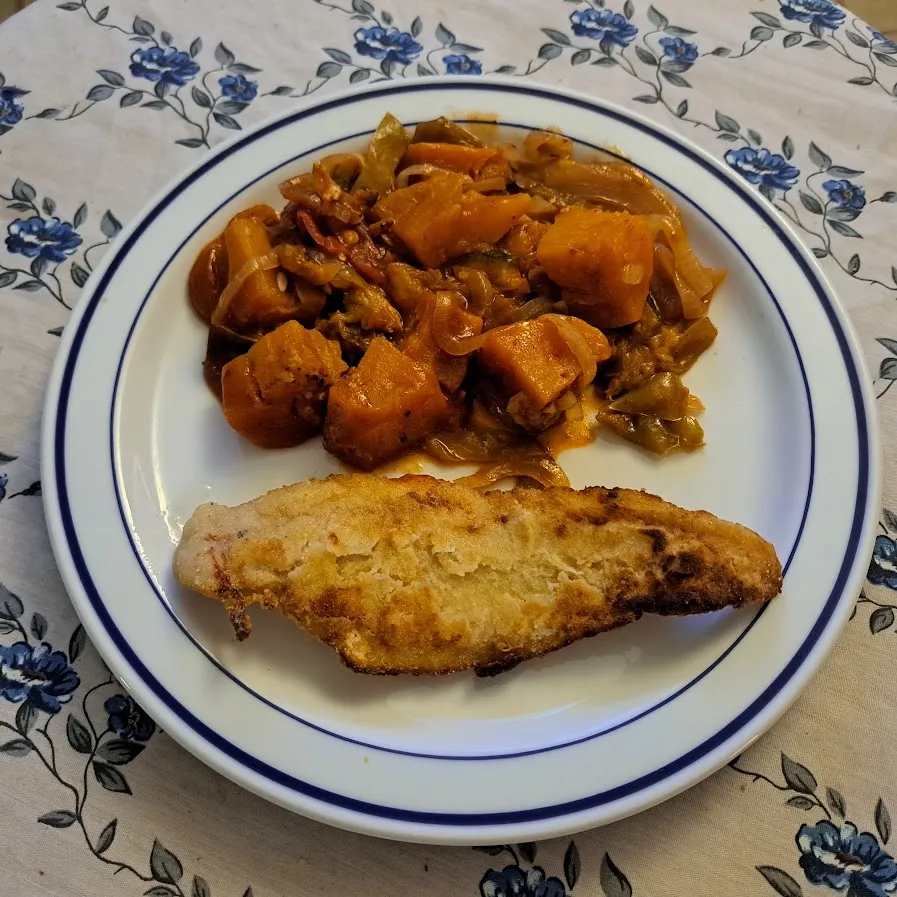 Poêlée de patates douces, poivrons et courgettes sautés à l’ail et au thym
