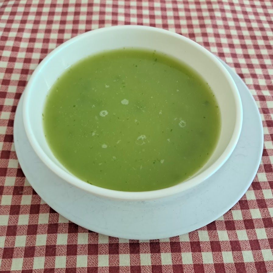 Soupe froide ou gazpacho au concombre et citron au romarin