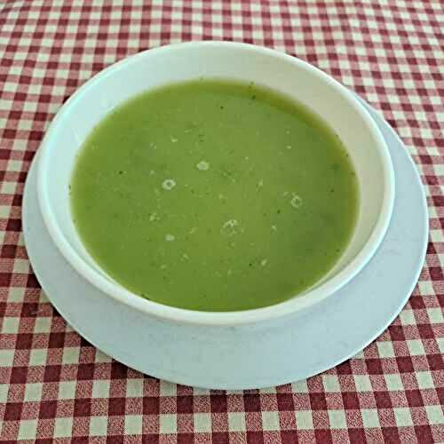 Soupe froide ou gazpacho au concombre et citron au romarin