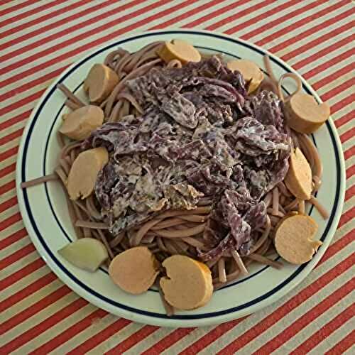 Tagliatelle et chou rouge sauce crémeuse au cervelas