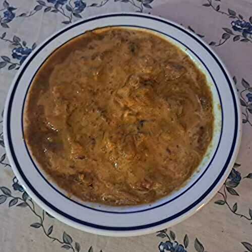 Ragoût de porc caribeño à la patate douce et chou au lait de coco et à la tomate