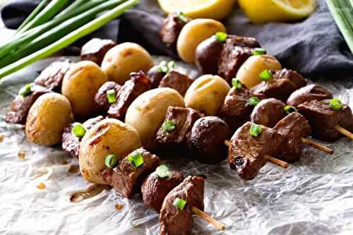 Brochettes de boeuf et patates, un repas parfait tout-en-un pour le BBQ!