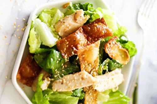 C'est la meilleure salade croustillante de wonton au poulet que vous mangerez!
