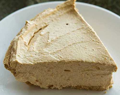 Ce gâteau au fromage et à la citrouille (sans cuisson) est très facile à faire!