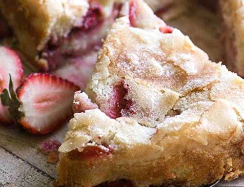 Ce gâteau aux fraises est crémeux, délicieux et super facile à préparer!