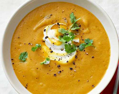 Ce potage doré aux pois chiches à la mijoteuse est très facile à faire!