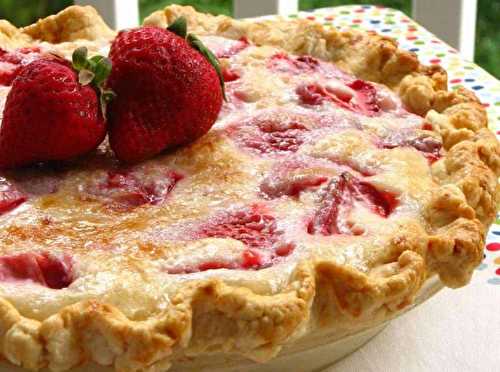 Cette recette de tarte aux fraises à la crème sure ne prend que quelques minutes à préparer!