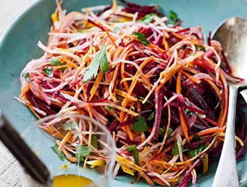 Cette salade de betteraves, carottes et pommes est la meilleure de la saison!