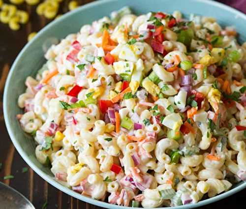 Cette salade de macaroni est pleine de couleur... Parfaite pour la terrasse :)