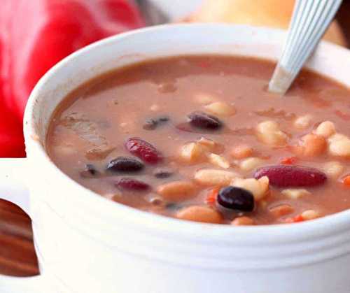 Cette soupe-repas aux cinq haricots est santé et super facile à faire!