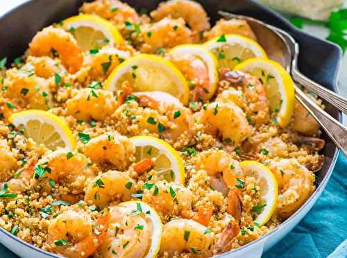 Dans la même casserole, quinoa, crevettes, ail... une recette super facile à faire!