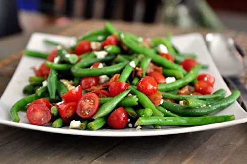 Fèves vertes, tomates, bacon et fromage feta.... La salade du jardinier absolument parfaite!